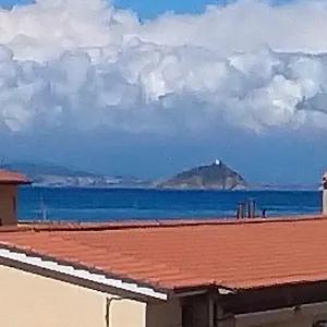 Giallo , Rio Marina Italia
